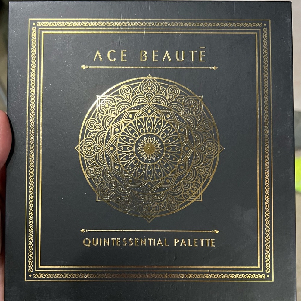 ACE Beaute Quintessential palette
